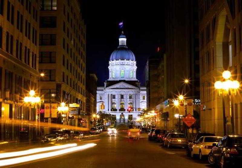 Courtyard Indianapolis Downtown Hotel Servis gambar