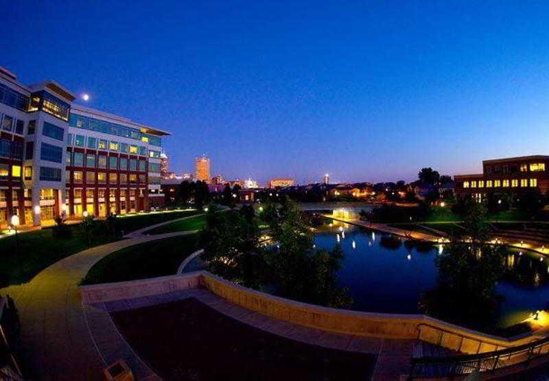 Courtyard Indianapolis Downtown Hotel Servis gambar